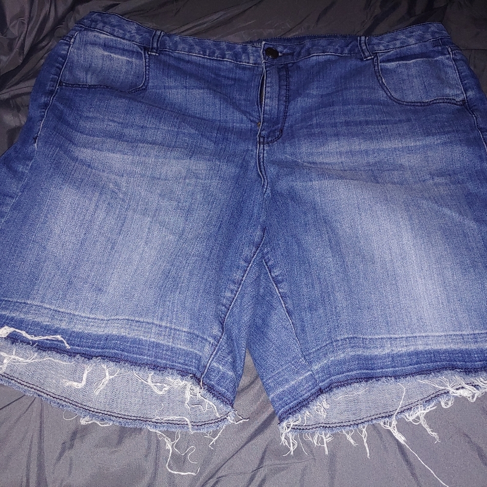 Denim fringed Bermuda shorts size 22